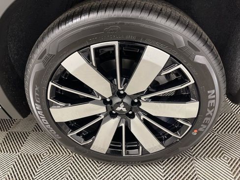 New 2025 Mitsubishi Outlander SE image 31