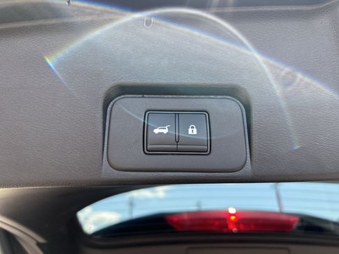 Certified 2025 Nissan Rogue SV AWD/4WD image 10