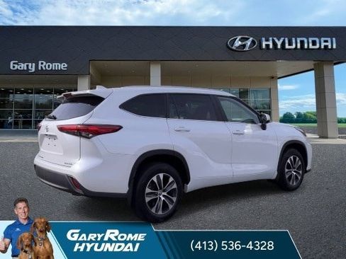 Used 2023 Toyota Highlander XLE AWD/4WD image 8