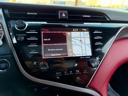 Used 2018 Toyota Camry XSE image 39