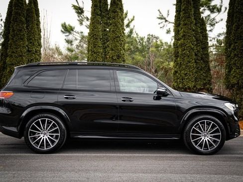 Used 2022 Mercedes-Benz GLS 450 4MATIC w/ AMG Line Exterior image 12