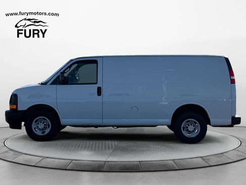 Used 2017 Chevrolet Express 2500 RWD image 7