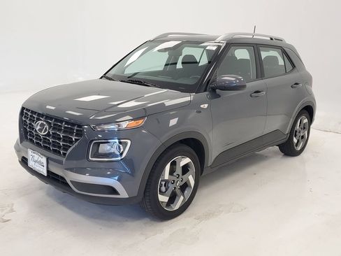 Used 2025 Hyundai Venue SEL FWD image 3