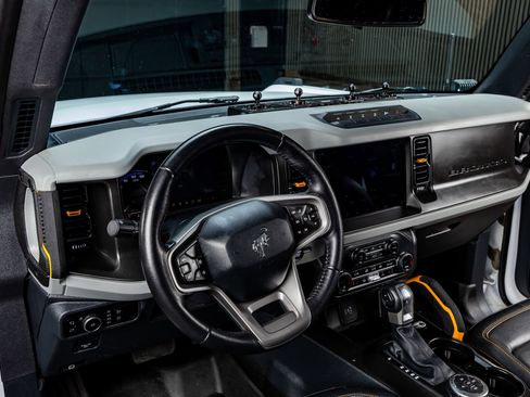 Used 2023 Ford Bronco Badlands w/ Sasquatch Package image 13