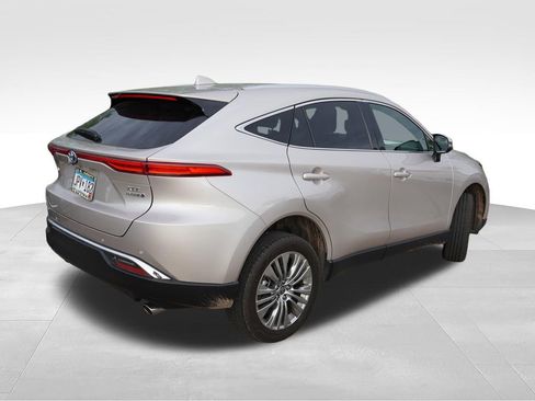Used 2022 Toyota Venza XLE AWD/4WD image 3