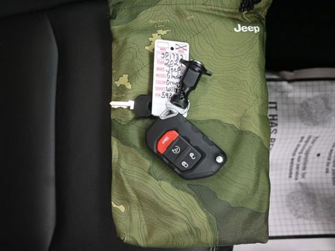 Used 2023 Jeep Gladiator Willys image 10