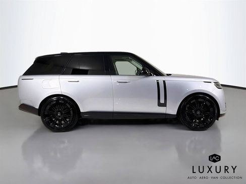 Used 2024 Land Rover Range Rover SE AWD/4WD image 5
