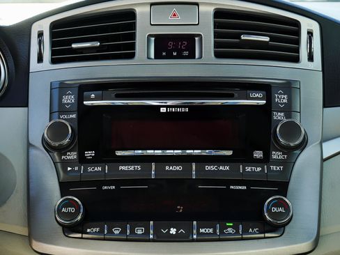 Used 2011 Toyota Avalon FWD image 36