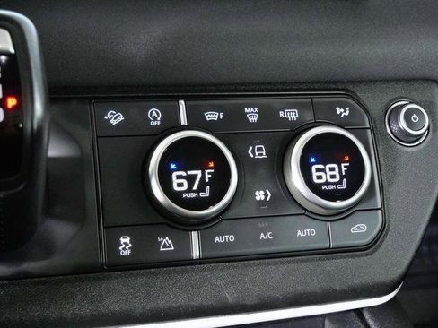 Used 2022 Land Rover Defender 110 SE image 20