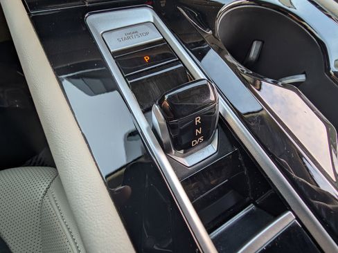 Used 2024 Volkswagen Atlas SEL image 32