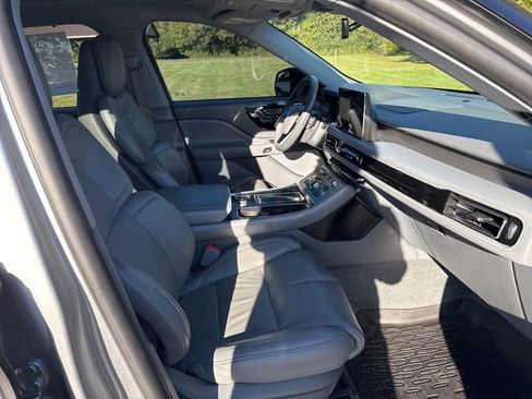 Used 2020 Lincoln Aviator Reserve w/ Equipment Group 202A image 14