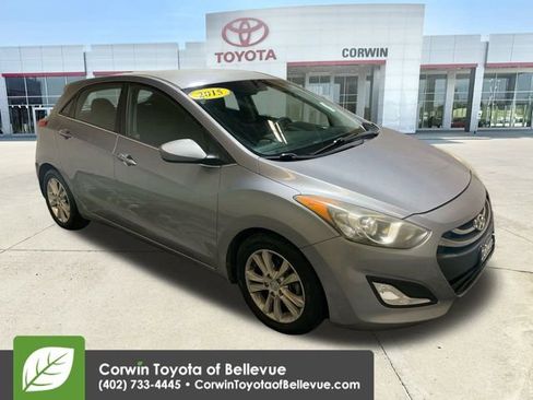 Used 2015 Hyundai Elantra GT image 1