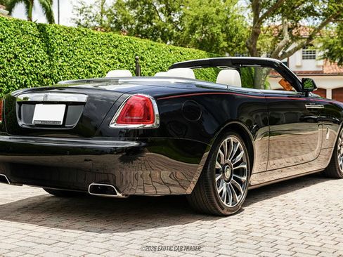 Used 2019 Rolls-Royce Dawn RWD image 8