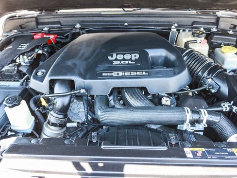 Used 2021 Jeep Wrangler Unlimited Rubicon AWD/4WD image 27