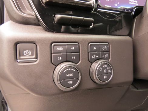 Used 2024 Chevrolet Silverado 1500 ZR2 w/ Technology Package image 20