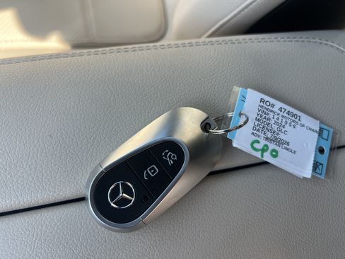 Used 2024 Mercedes-Benz GLC 300 4MATIC image 38