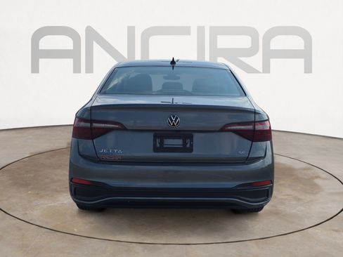 Used 2024 Volkswagen Jetta SE image 6