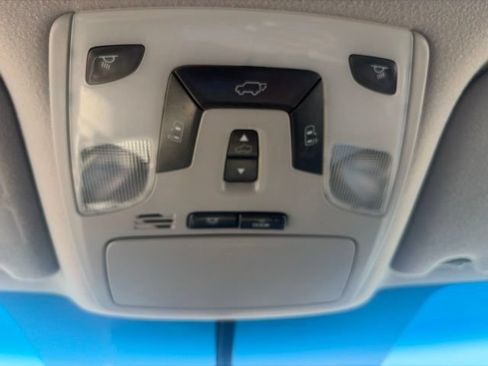 Used 2012 Toyota Sienna XLE FWD image 33