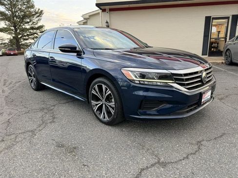 Used 2021 Volkswagen Passat 2.0T SE image 3