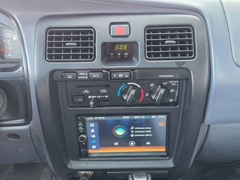 Used 2000 Toyota 4Runner SR5 image 25