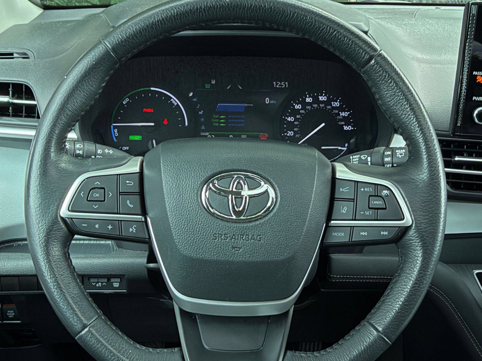 Used 2025 Toyota Sienna XLE FWD image 27