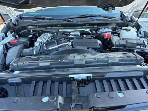 Used 2025 GMC Sierra 2500 AT4 image 24