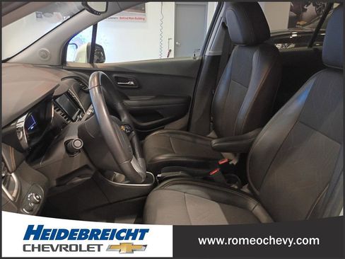 Certified 2020 Chevrolet Trax LT w/ LT Convenience Package image 15