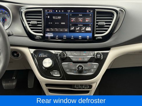 Used 2023 Chrysler Pacifica Touring-L image 22