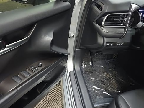 Used 2024 Toyota Camry SE image 27