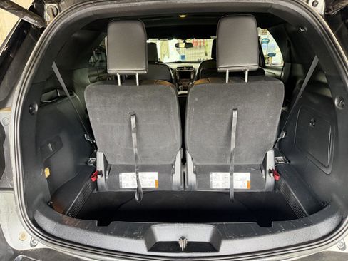 Used 2018 Ford Explorer XLT w/ Equipment Group 202A AWD/4WD image 26