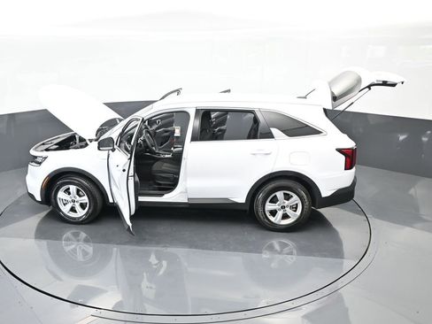 Used 2023 Kia Sorento LX image 57