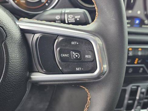 Used 2023 Jeep Gladiator Overland AWD/4WD image 18
