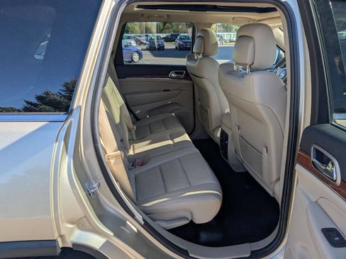 Used 2011 Jeep Grand Cherokee Limited w/ Luxury Group II image 12