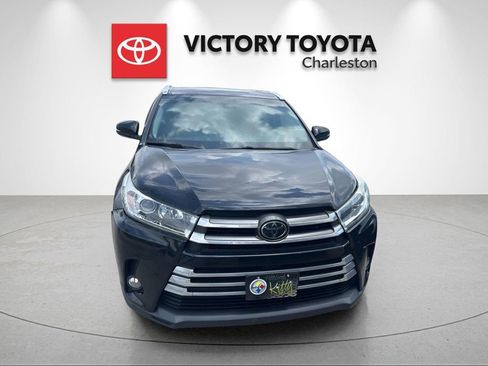 Used 2018 Toyota Highlander Limited AWD/4WD image 2
