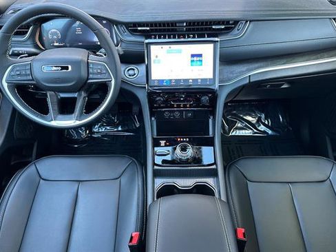 New 2025 Jeep Grand Cherokee Limited image 10