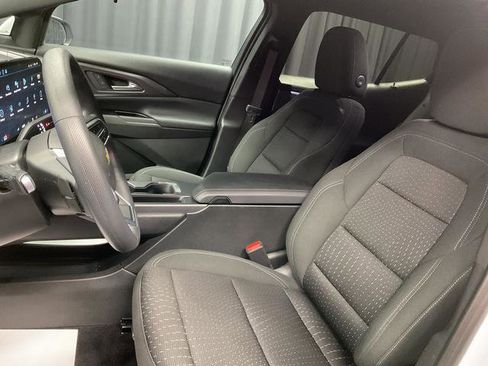 Used 2025 Chevrolet Equinox EV LT FWD image 11