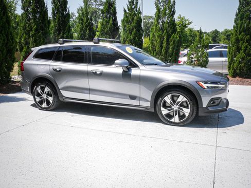 Used 2021 Volvo V60 T5 Cross Country AWD/4WD image 11