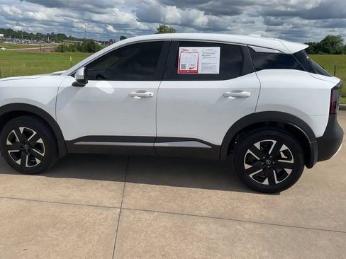 Used 2025 Nissan Kicks SV AWD/4WD image 6