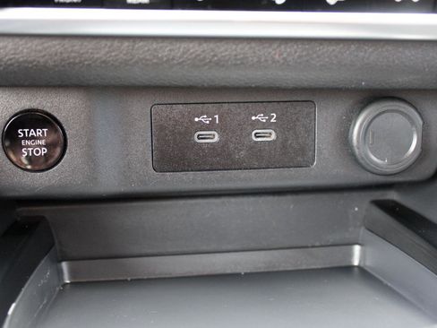 Used 2025 Nissan Rogue SV image 29