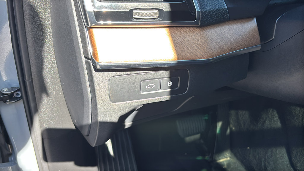 Certified 2025 Volvo XC90 T8 Plus w/ Protection Package AWD/4WD image 14