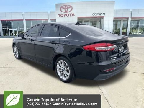 Used 2019 Ford Fusion SE image 3