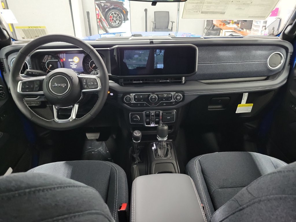 New 2026 Jeep Wrangler Unlimited Sahara w/ Rockslide Package AWD/4WD image 19