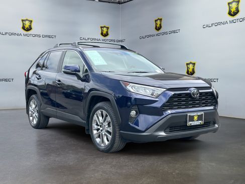 Used 2021 Toyota RAV4 XLE Premium image 3