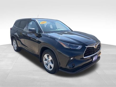 Used 2022 Toyota Highlander LE AWD/4WD image 5