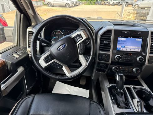 Used 2019 Ford F150 Lariat w/ Equipment Group 502A Luxury AWD/4WD image 13