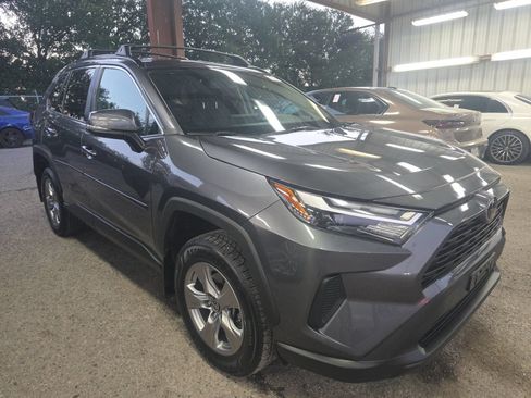Used 2022 Toyota RAV4 XLE FWD image 4