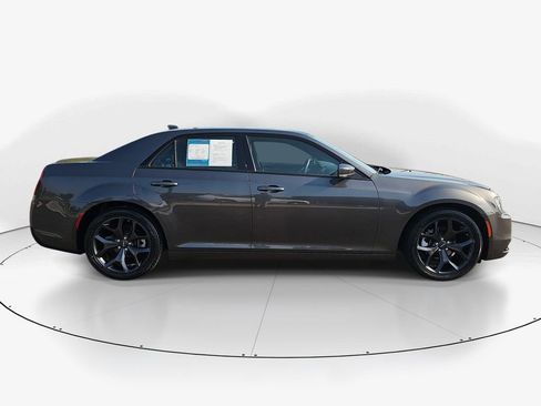Used 2023 Chrysler 300 S RWD image 5