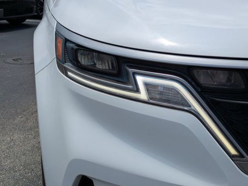 Certified 2024 Kia Carnival LX FWD image 8