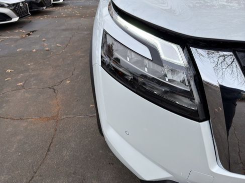 New 2025 Nissan Pathfinder Platinum w/ Cargo Package image 10