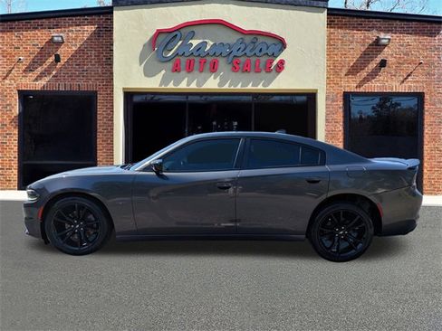 Used 2018 Dodge Charger R/T w/ Blacktop Package image 8